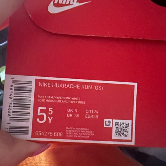 Big kids 5.5. Run small. Fit more like a kids 4/ women’s 6 - Picture 3 of 3